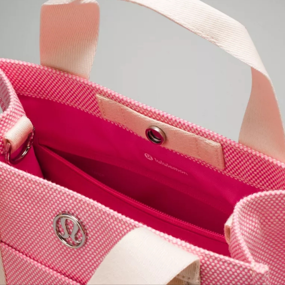 Lululemon mini tote Exclusive Australia Released ONLY PINK - Picture 3 of 13